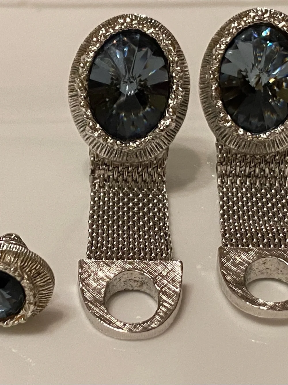 Men’s Silver-Tone Blue stone wrap around cufflinks and bar chain tie tack